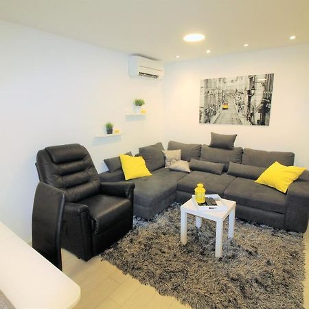 Apartment Pia Шибеник Екстер'єр фото