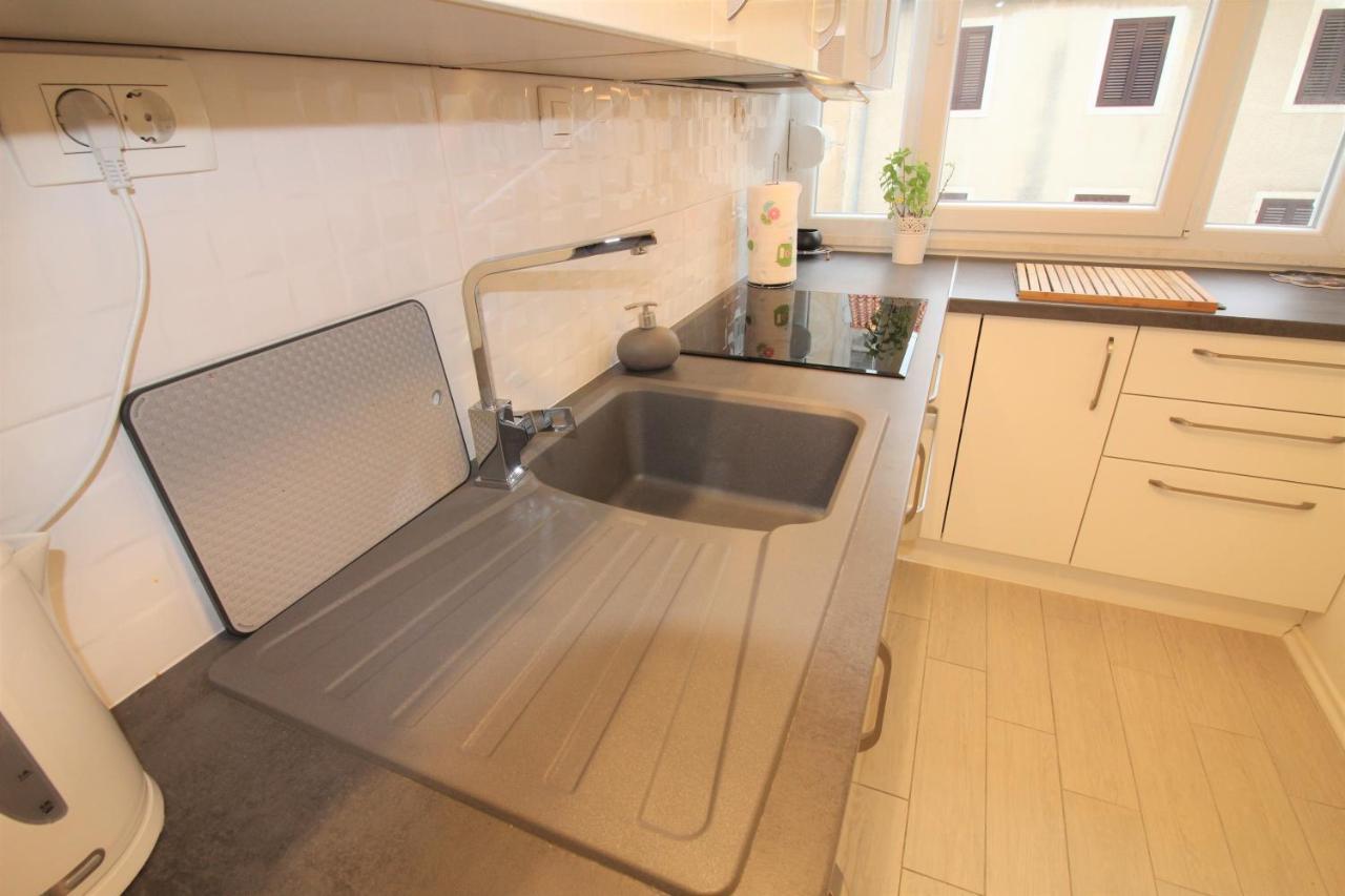 Apartment Pia Шибеник Екстер'єр фото